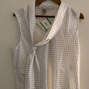 Ladies Anne Klein poke a dot blouse size large